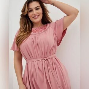 Torrid Dusty Rose Challis flutter sleeve embroidered dress - size 1